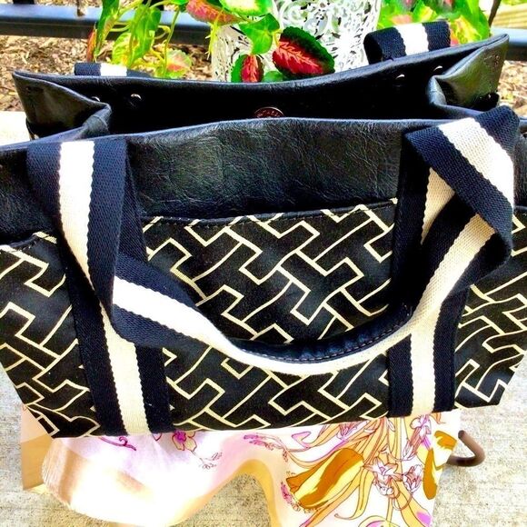 TOMMY HILFIGER AMERICAN CLASSIC SMALL SATCHEL - Picture 5 of 13